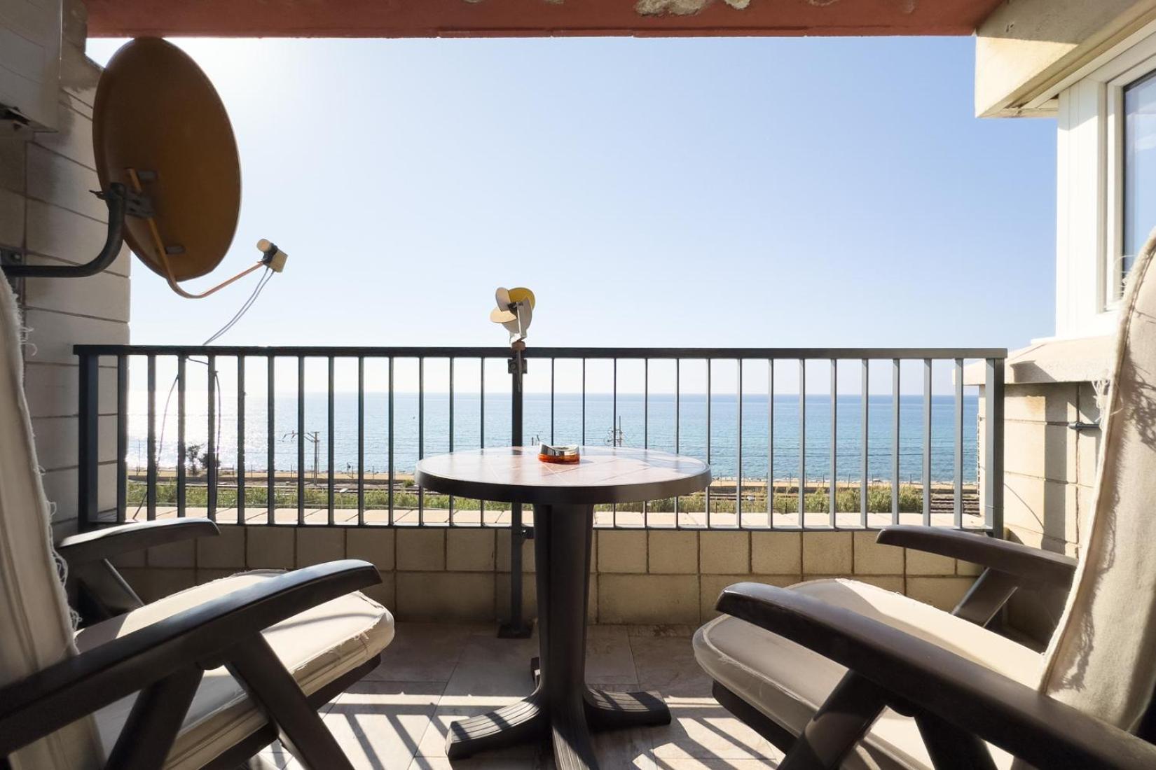 Impresionante Apartamento Delante Del Mar Vilassar De Mar Buitenkant foto